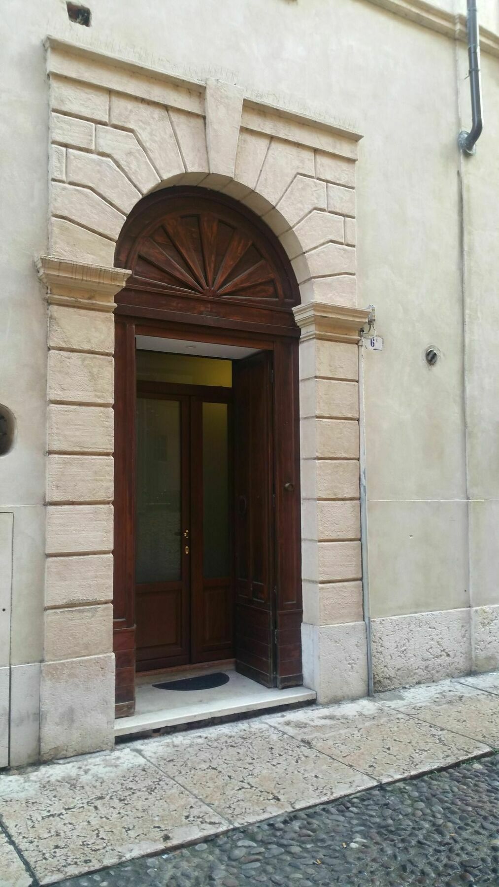 Palazzo Camozzini Apartments Верона Экстерьер фото